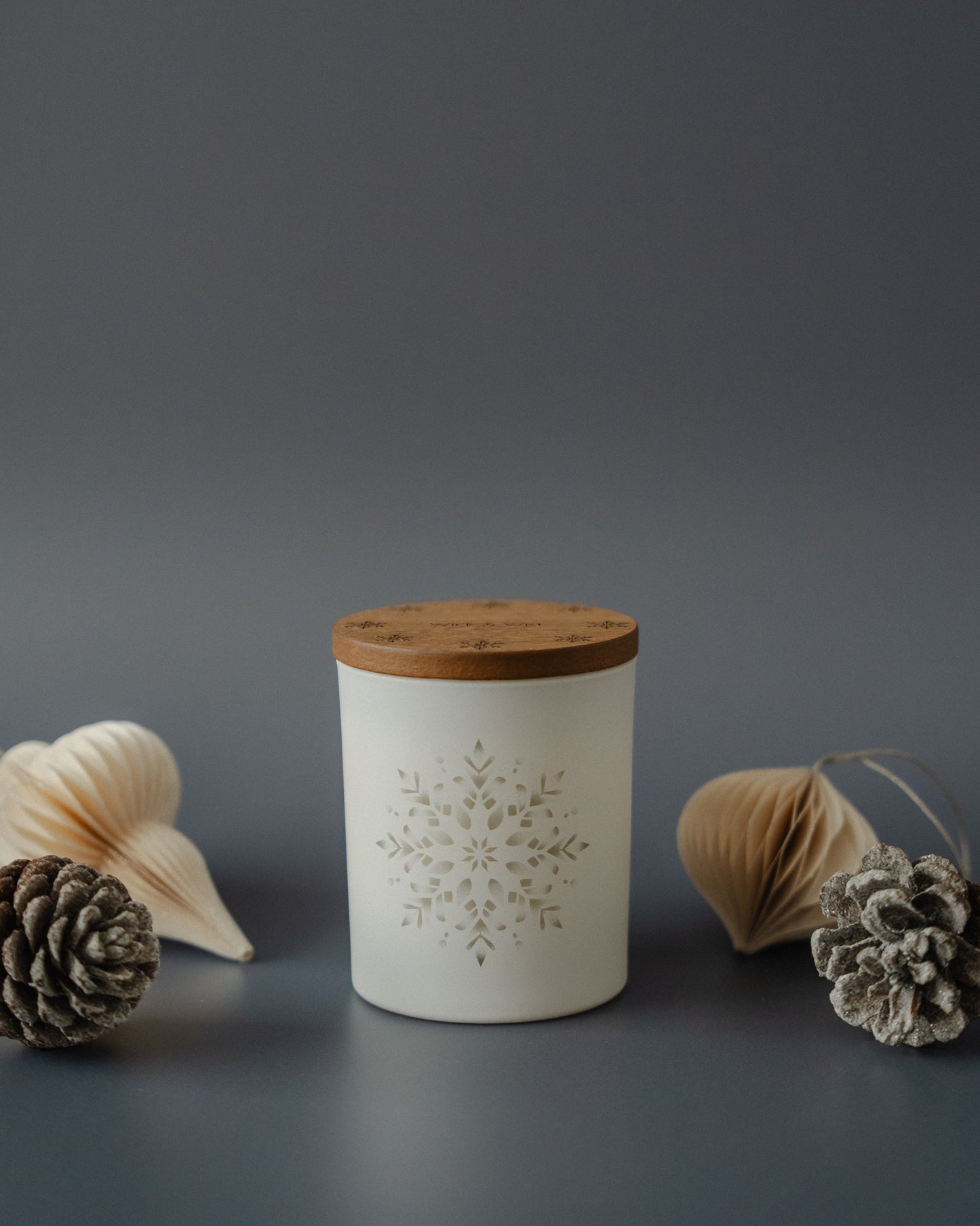 White Snowflake Christmas Edition Luxury Candle